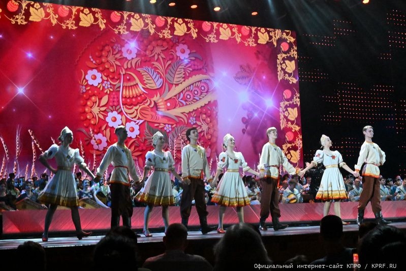 При поддержке КПРФ в Государственном Кремлевском Дворце состоялся Фестиваль всероссийского оркестра национальных инструментов народов России