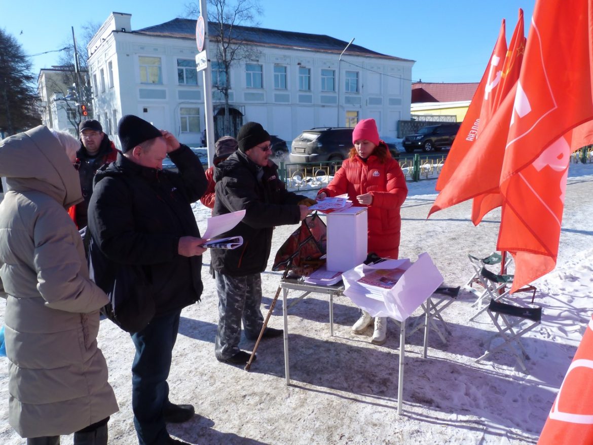 «Красные в городе». Тема акции «Народный Референдум» (фоторепортаж)