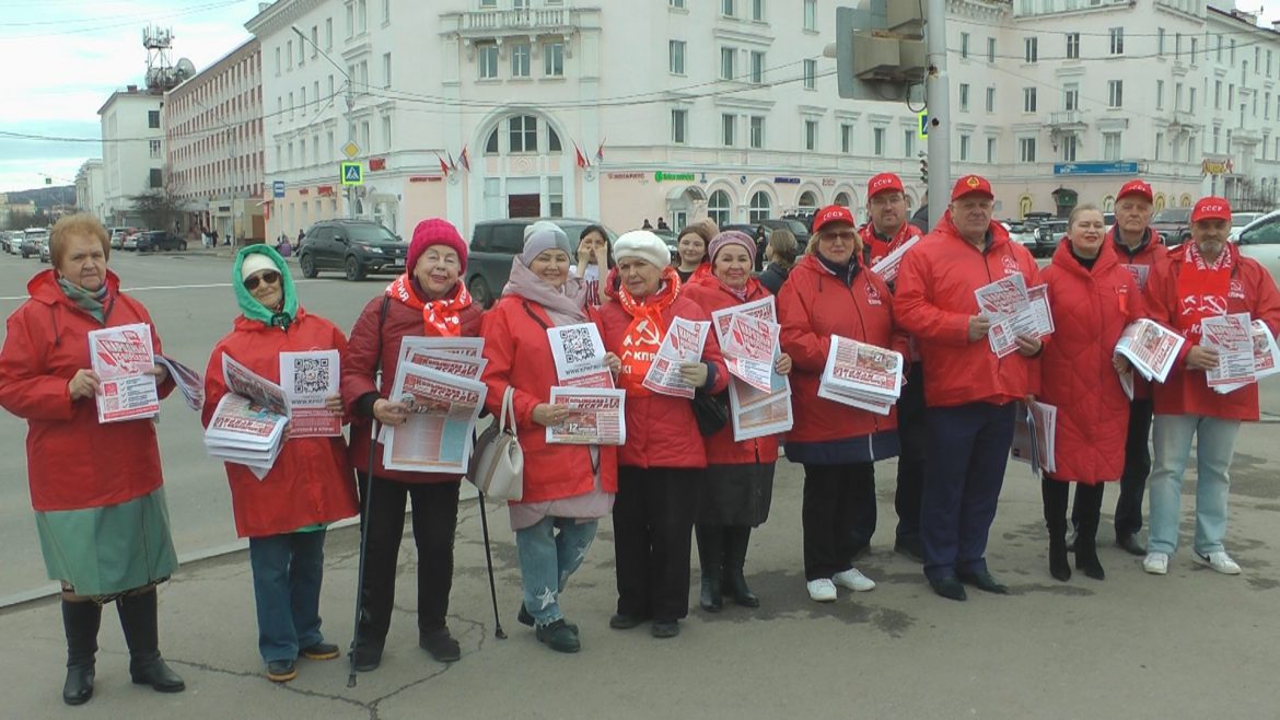 Пикет «Красные в городе» тема акции: поддержка программы Народного Референдума
