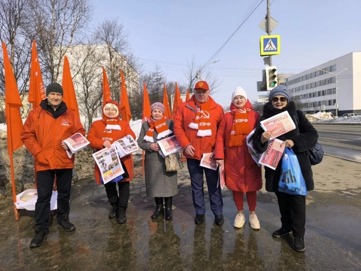 «Красные в городе»  в рамках Всероссийской акции «Красные крылья Победы!»